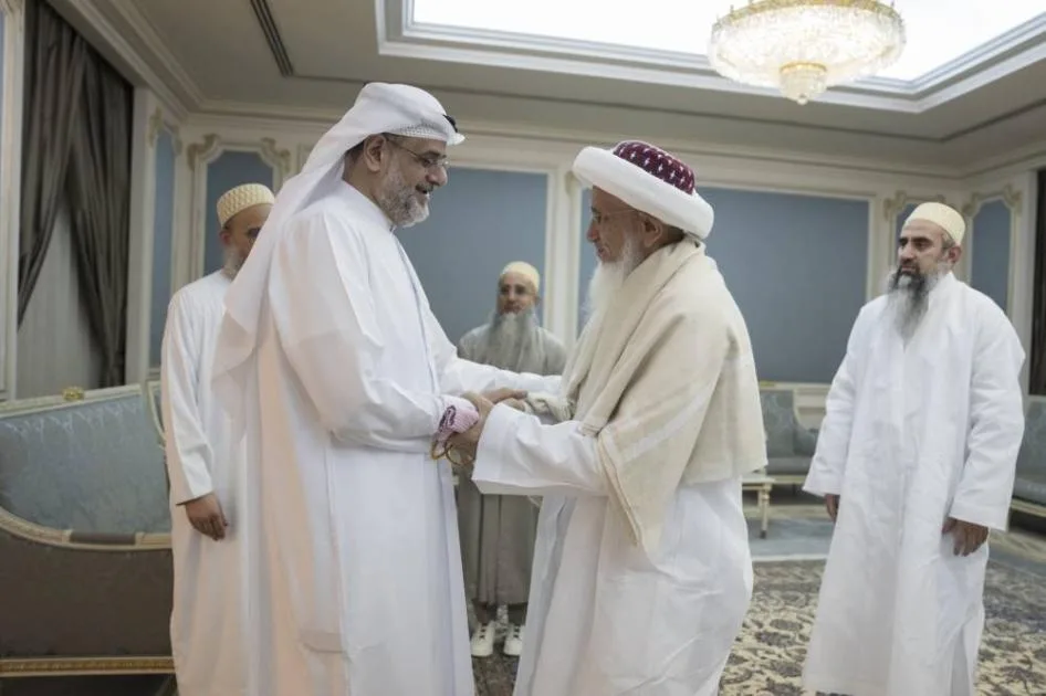 سلطان بن محمد: علاقتنا مع البُهرة تستند إلى احترام مبادئ التعايش والتسامح. سلطان بن محمد: علاقتنا مع البُهرة تستند إلى احترام مبادئ التعايش والتسامح.