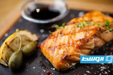سمك السلمون المتبل بالبهارات الحارة سمك السلمون المتبل بالبهارات الحارة