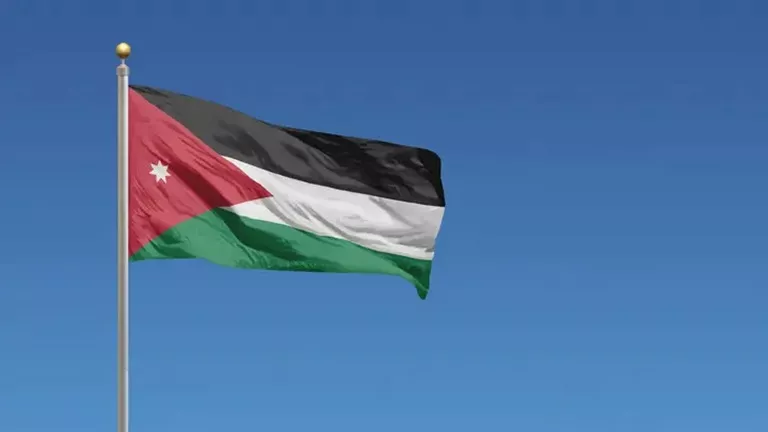 سوريا تحظر الطيران في أجوائها سوريا تحظر الطيران في أجوائها