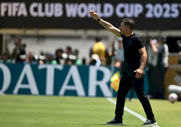 سيميوني يعبر عن أسفه: “أنفقوا 70 مليون يورو لجلب كفاراتسخيليا”