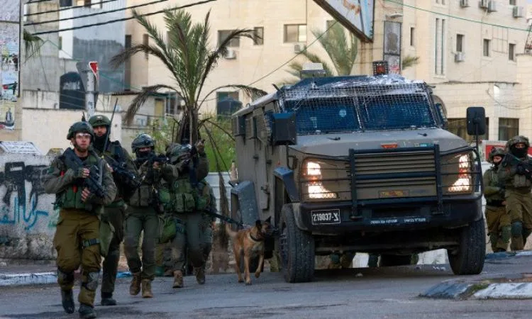 شاب فلسطيني يُصاب برصاص القوات الخاصة الإسرائيلية واحتلال يداهم عدة بلدات شاب فلسطيني يُصاب برصاص القوات الخاصة الإسرائيلية واحتلال يداهم عدة بلدات