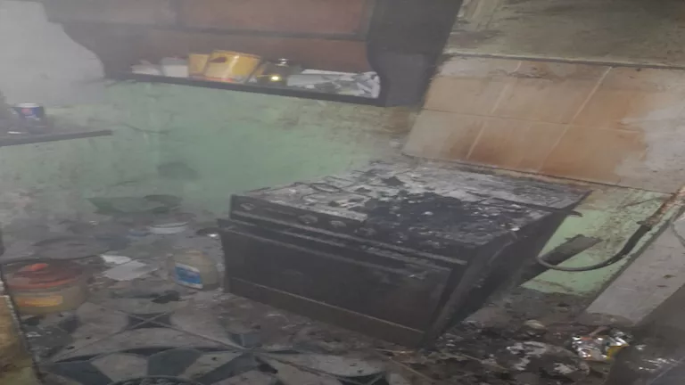 شاب مدمن يُشعل النيران في بيت عائلته ببني سويف شاب مدمن يُشعل النيران في بيت عائلته ببني سويف