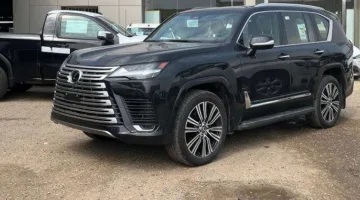 شاهد الفيديو: كل ما تحتاج معرفته عن مواصفات وسعر سيارة لكزس LX600 BB موديل 2025 في المملكة العربية السعودية.