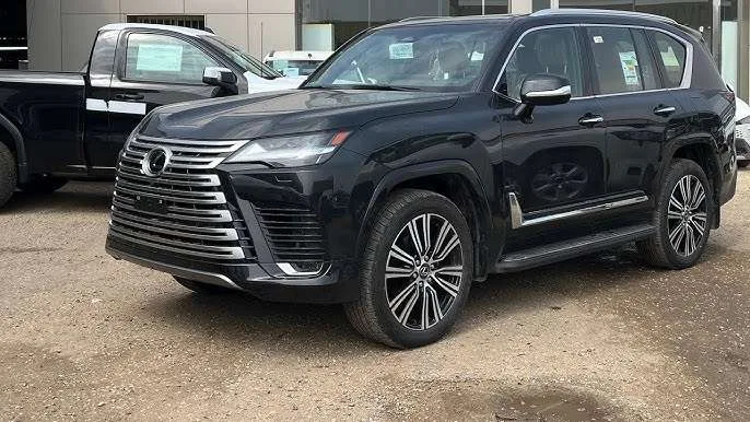 شاهد الفيديو: كل ما تحتاج معرفته عن مواصفات وسعر سيارة لكزس LX600 BB موديل 2025 في المملكة العربية السعودية.