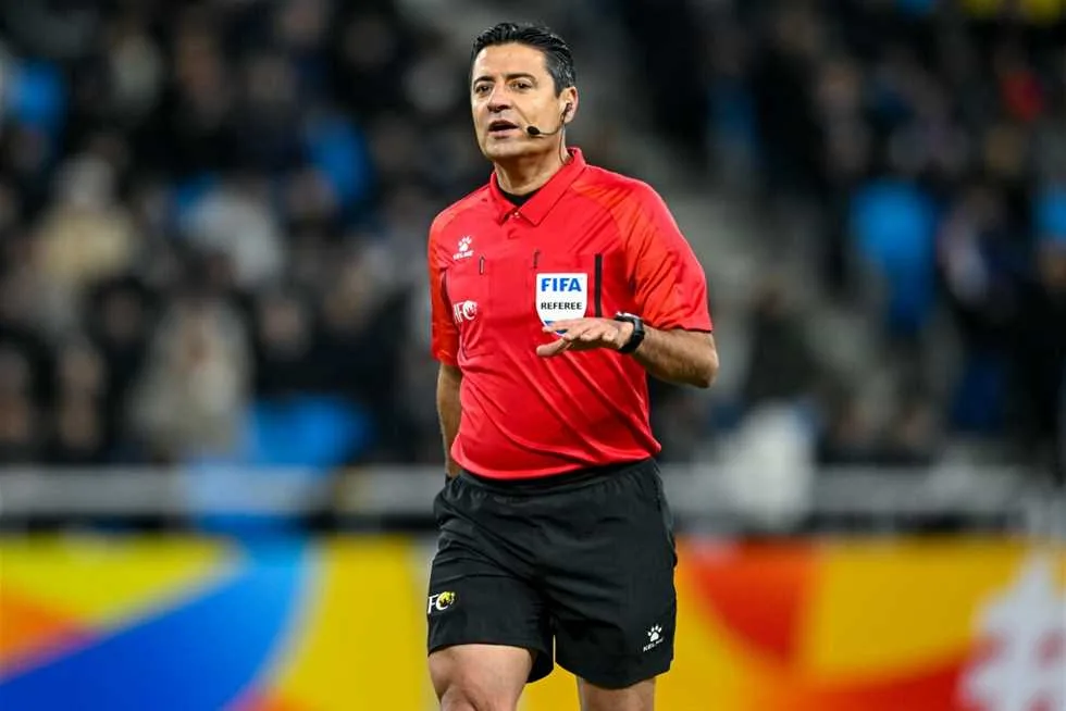 «شاهد على هزيمة الأحمر».. من هو المسؤول عن إدارة مباراة الأهلي وإنتر ميامي في كأس العالم للأندية؟ «شاهد على هزيمة الأحمر».. من هو المسؤول عن إدارة مباراة الأهلي وإنتر ميامي في كأس العالم للأندية؟
