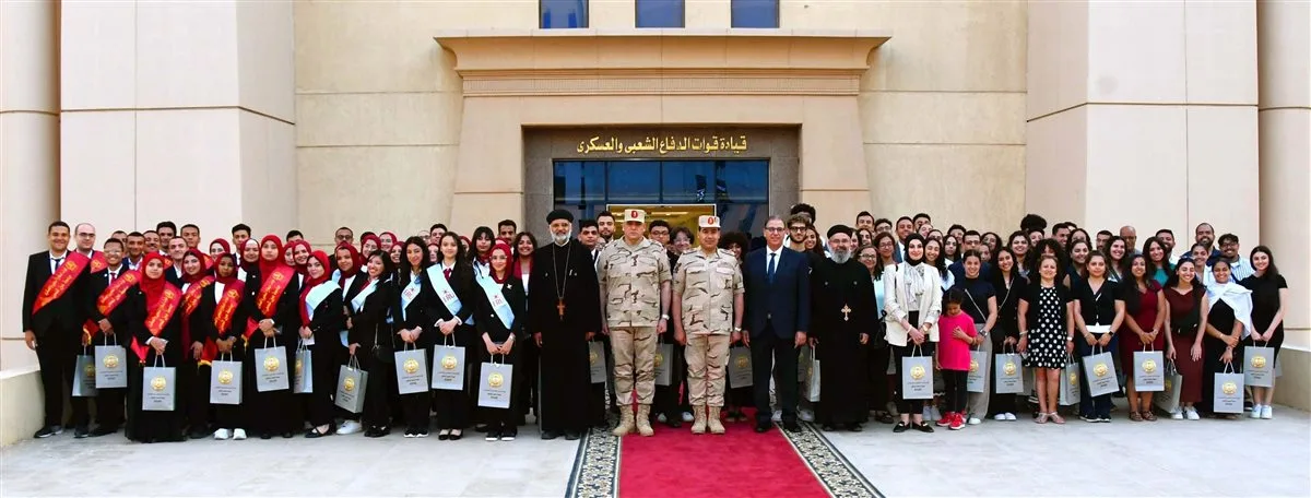 شباب المغتربين والدراسة في الخارج يلتقون بقادة وحدات الصاعقة والمظلات شباب المغتربين والدراسة في الخارج يلتقون بقادة وحدات الصاعقة والمظلات