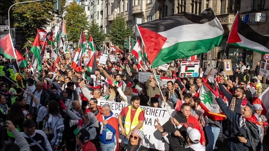 شخصيات بارزة في ألمانيا تدعو الحكومة لوقف إمداد إسرائيل بالأسلحة شخصيات بارزة في ألمانيا تدعو الحكومة لوقف إمداد إسرائيل بالأسلحة