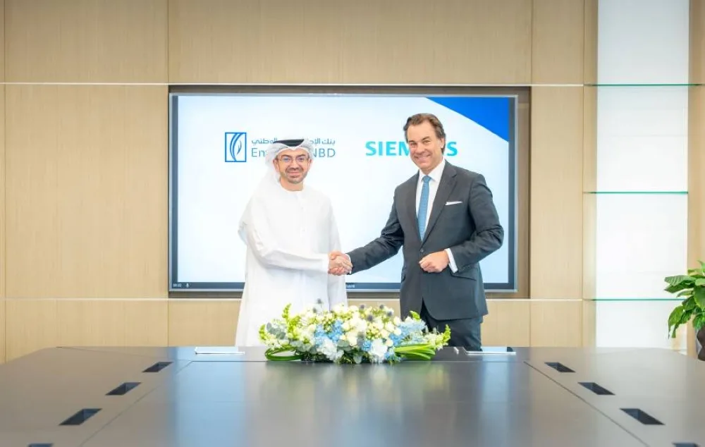 شراكة استراتيجية بين بنك الإمارات دبي الوطني و«سيمنز» لتعزيز مشاريع البنية التحتية المستدامة. شراكة استراتيجية بين بنك الإمارات دبي الوطني و«سيمنز» لتعزيز مشاريع البنية التحتية المستدامة.