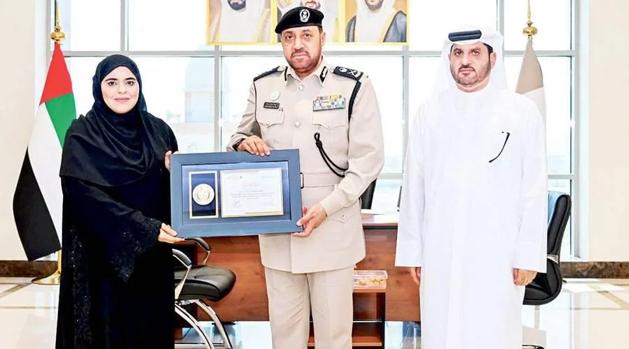 شرطة الشارقة تكرّم “الأولى” من خلال مبادرة النبض الرقمي شرطة الشارقة تكرّم “الأولى” من خلال مبادرة النبض الرقمي