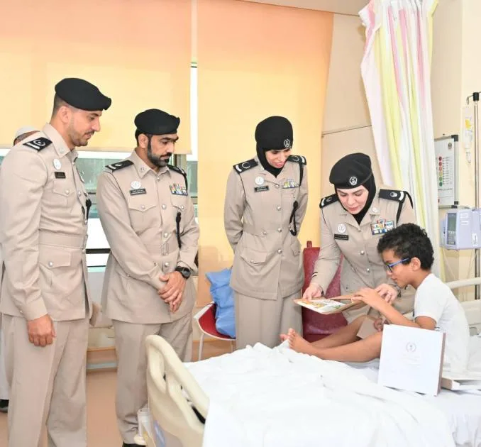 شرطة الشارقة تُدخل البهجة إلى قلوب الأطفال في مستشفيات الإمارة شرطة الشارقة تُدخل البهجة إلى قلوب الأطفال في مستشفيات الإمارة
