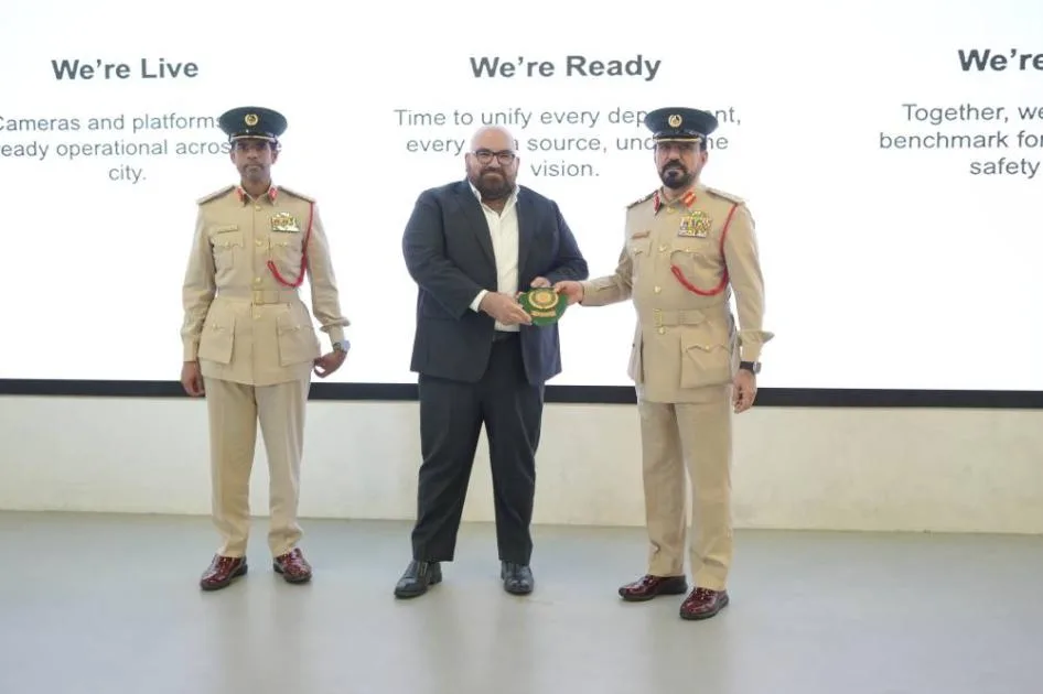 شرطة دبي تنظم جلسة توعوية حول استخدامات الذكاء الاصطناعي شرطة دبي تنظم جلسة توعوية حول استخدامات الذكاء الاصطناعي