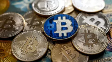 شركات عملاقة تستثمر في «بيتكوين».. وترامب يتصدر الاتجاه الجديد