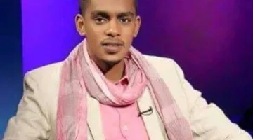 شاهد الفيديو: الفنان شريف الفحيل يبكي بشكل هستيري أثناء استماعه لأغنية مؤثرة، والجمهور يتعاطف معه بسبب معاناته مع الوحدة والضغوط.