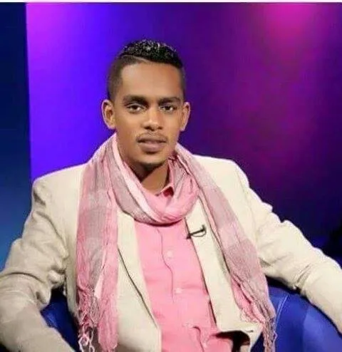 شاهد الفيديو: الفنان شريف الفحيل يبكي بشكل هستيري أثناء استماعه لأغنية مؤثرة، والجمهور يتعاطف معه بسبب معاناته مع الوحدة والضغوط. شاهد الفيديو: الفنان شريف الفحيل يبكي بشكل هستيري أثناء استماعه لأغنية مؤثرة، والجمهور يتعاطف معه بسبب معاناته مع الوحدة والضغوط.