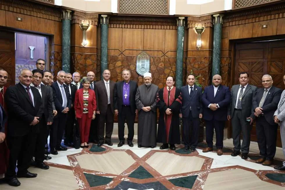 شيخ الأزهر يستقبل رئيس الطائفة الإنجيلية والوفد المرافق للتهنئة بمناسبة قرب عيد الأضحى المبارك شيخ الأزهر يستقبل رئيس الطائفة الإنجيلية والوفد المرافق للتهنئة بمناسبة قرب عيد الأضحى المبارك