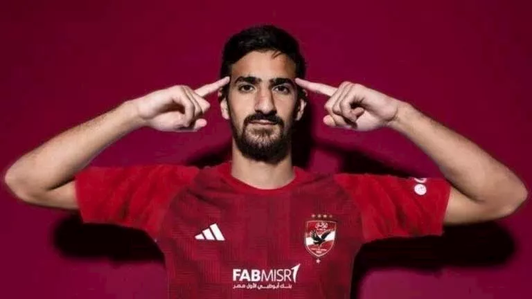 صاحب الظل المرح.. بن رمضان يروي تفاصيل حديثه مع لاعبي الأهلي خلال الرحلة الجوية صاحب الظل المرح.. بن رمضان يروي تفاصيل حديثه مع لاعبي الأهلي خلال الرحلة الجوية