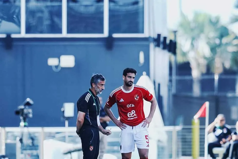 صحيفة أمريكية: الأهلي يتفوق على ريال مدريد كالنادي الأكثر فوزًا بالألقاب. صحيفة أمريكية: الأهلي يتفوق على ريال مدريد كالنادي الأكثر فوزًا بالألقاب.