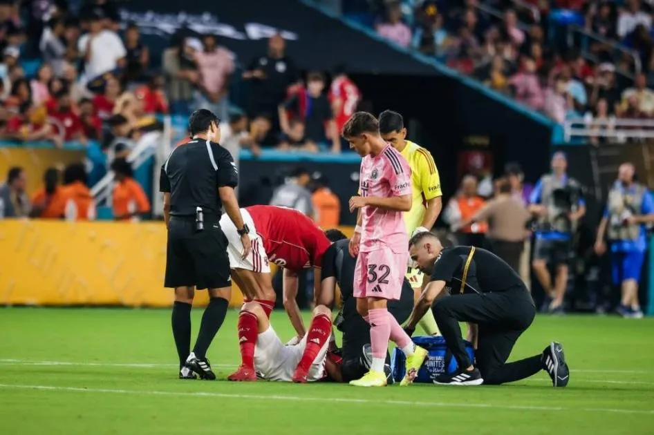 صدمة لجمهور الأهلي: تفاصيل إصابة إمام عاشور في مباراة إنتر ميامي ومدة غيابه عن الملاعب صدمة لجمهور الأهلي: تفاصيل إصابة إمام عاشور في مباراة إنتر ميامي ومدة غيابه عن الملاعب