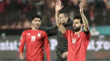صلاح يتنافس مع مرموش على جائزة بارزة في الدوري الإنجليزي الممتاز