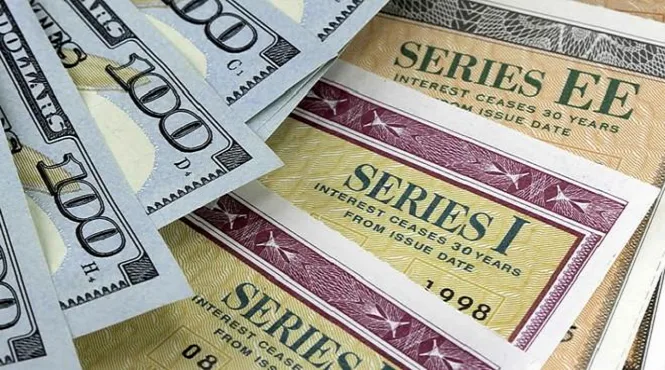 صناديق التقاعد في هونج كونج تستعد لطرح السندات الأمريكية في حال فقدان التصنيف الائتماني صناديق التقاعد في هونج كونج تستعد لطرح السندات الأمريكية في حال فقدان التصنيف الائتماني