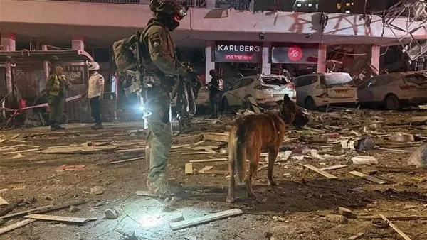 صواريخ إيرانية تضرب منشآت تصنيع الأسلحة لشركة رافائيل الإسرائيلية في حيفا المحتلة صواريخ إيرانية تضرب منشآت تصنيع الأسلحة لشركة رافائيل الإسرائيلية في حيفا المحتلة