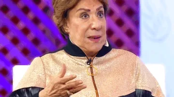 صوتٌ حزين يودع.. سميحة أيوب تبكي قبل رحيلها: يتنظرون تكريم الفنان بعد وفاته