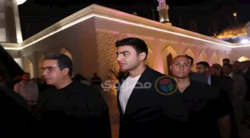 صور تُظهر جمال مبارك وعصام العرجاني في جنازة والدة عمرو الجنايني