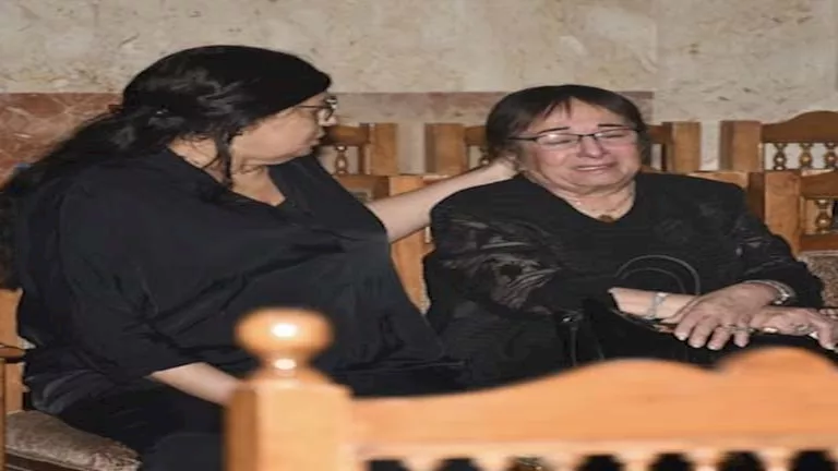صور: دموع الفنانة سميرة عبد العزيز في عزاء الراحلة سميحة أيوب صور: دموع الفنانة سميرة عبد العزيز في عزاء الراحلة سميحة أيوب