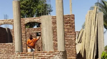 صور: رئاسة الطود تتصدى لثلاث حالات بناء غير قانوني جنوب الأقصر
