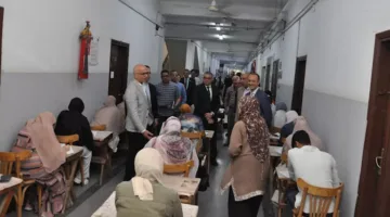 صور – رئيس جامعة عين شمس يقوم بزيارة امتحانات نهاية العام