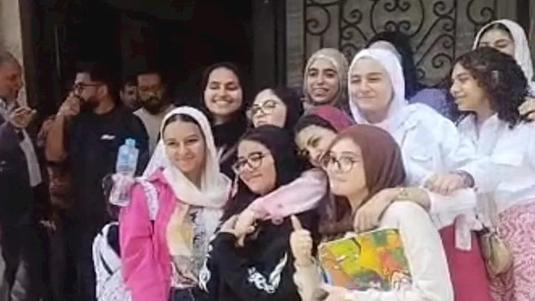 صور: طلاب المرحلة الإعدادية يحتفلون بإنهاء الامتحانات في القليوبية صور: طلاب المرحلة الإعدادية يحتفلون بإنهاء الامتحانات في القليوبية