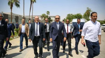 صور: وزير قطاع الأعمال العام يقوم بجولة تفقدية في شركة النصر للسيارات