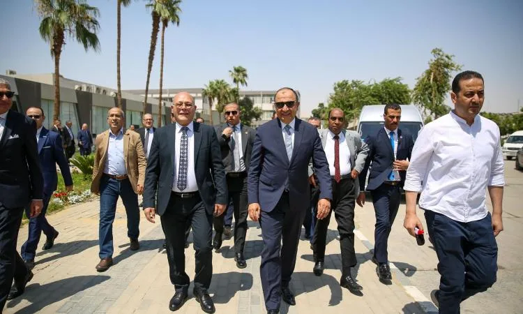 صور: وزير قطاع الأعمال العام يقوم بجولة تفقدية في شركة النصر للسيارات صور: وزير قطاع الأعمال العام يقوم بجولة تفقدية في شركة النصر للسيارات