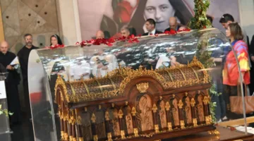 صور: وصول ذخائر القديسة تريزا إلى دير ومزار السهيلة في أول محطة لجولتها
