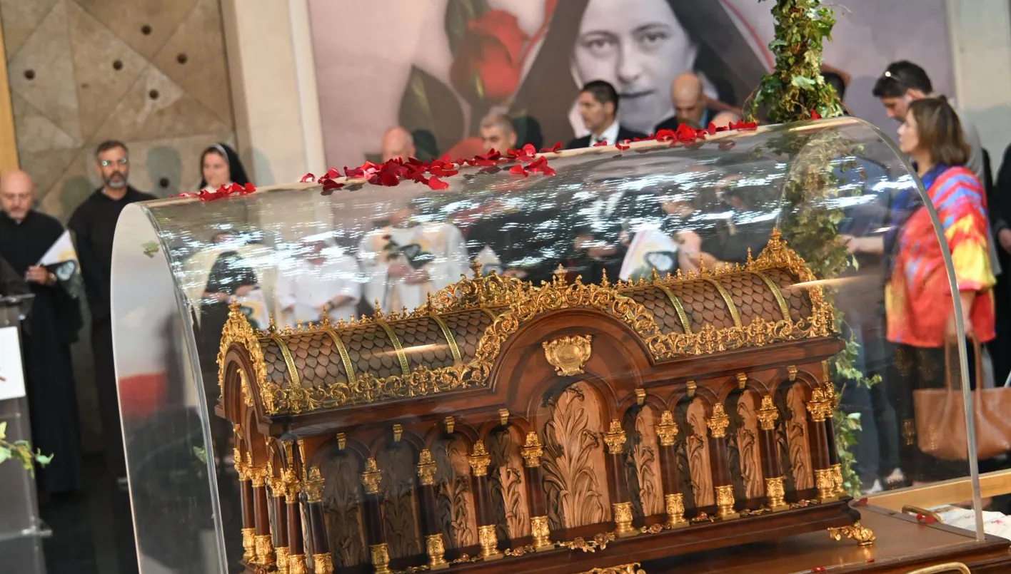 صور: وصول ذخائر القديسة تريزا إلى دير ومزار السهيلة في أول محطة لجولتها صور: وصول ذخائر القديسة تريزا إلى دير ومزار السهيلة في أول محطة لجولتها