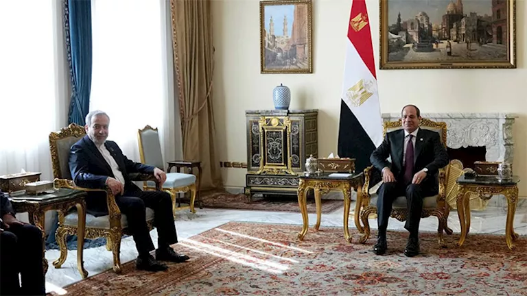 صورة مع السيسي… عراقجي يحتفل بيوم السجاد الإيراني: سفيرنا يضيف لمسة جمالية للقصور صورة مع السيسي… عراقجي يحتفل بيوم السجاد الإيراني: سفيرنا يضيف لمسة جمالية للقصور