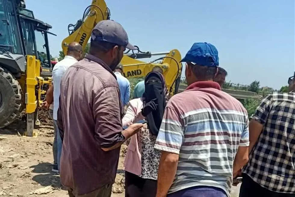 صيانة الأنبوب الرئيسي للمياه على الطريق الدولي في كفر الشيخ