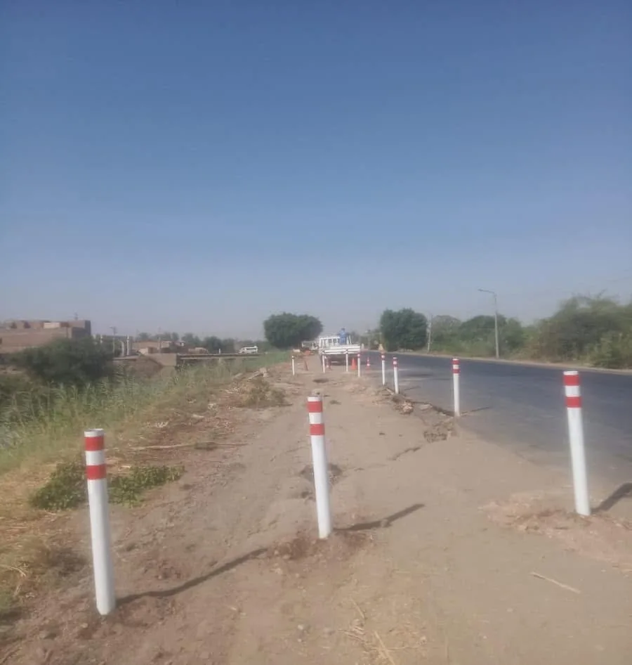صيانة فورية على طريق إسنا الأقصر إثر انفصال جزئي في الطبقة الترابية