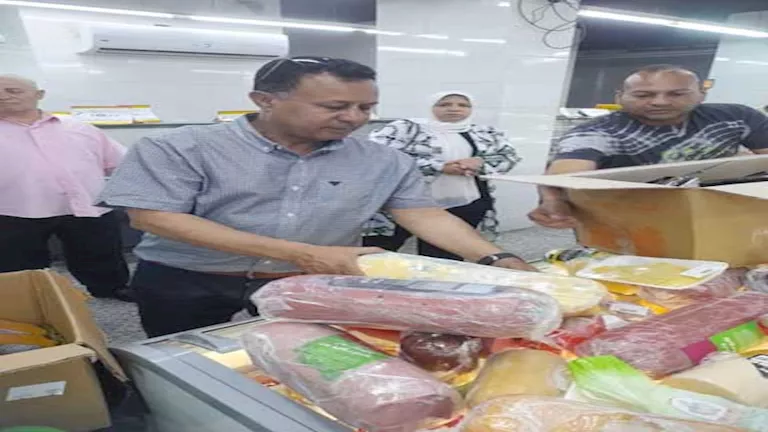 ضبط 100 كيلو من اللحوم المصنعة الفاسدة خلال حملات تموينية في الإسماعيلية ضبط 100 كيلو من اللحوم المصنعة الفاسدة خلال حملات تموينية في الإسماعيلية