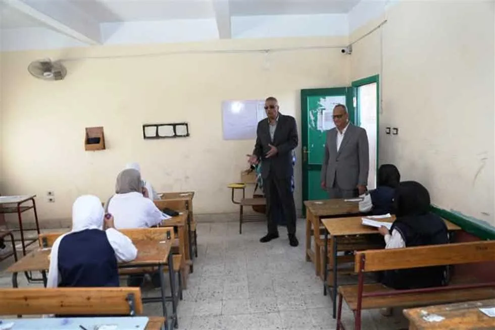 ضبط 14 حالة تلاعب خلال امتحان مادة العلوم للصف الإعدادي في أسوان ضبط 14 حالة تلاعب خلال امتحان مادة العلوم للصف الإعدادي في أسوان