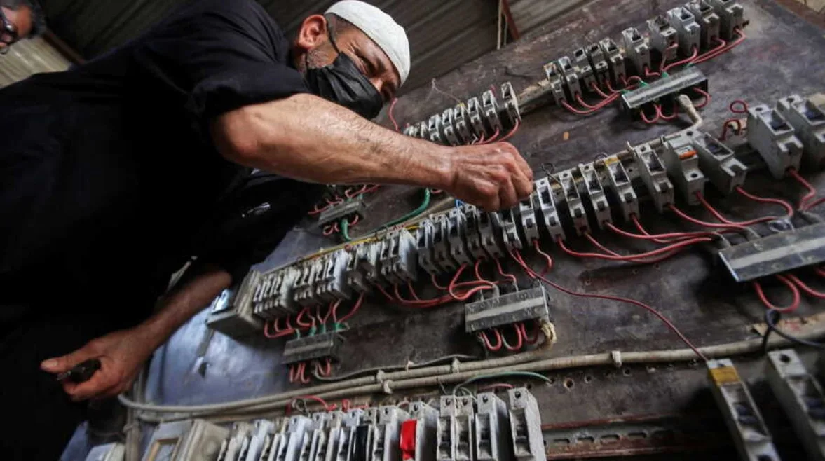 ضغوط المنطقة تهدد بإعادة فرض تخفيف الأحمال.. واستعدادات حكومية لتفادي السيناريو المحتمل ضغوط المنطقة تهدد بإعادة فرض تخفيف الأحمال.. واستعدادات حكومية لتفادي السيناريو المحتمل