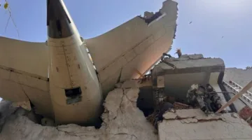 طائرة هندية تتحطم فوق مجمع سكني للأطباء في أحمد آباد: ما هي الأسباب؟
