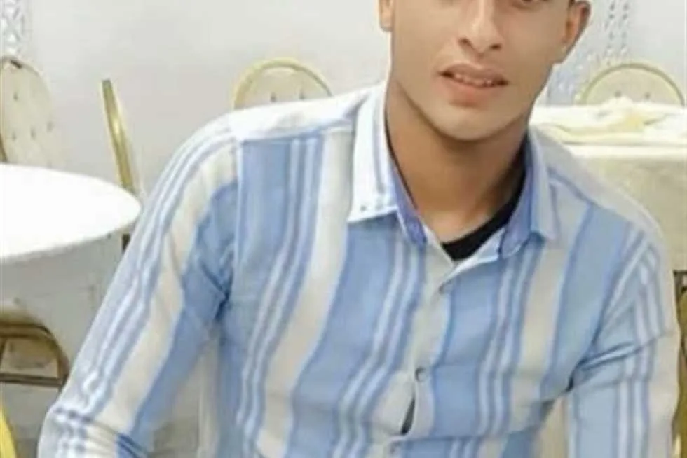 طالب في الصف الثالث الثانوي يتعرض لعدة طعنات على يد زميل له بعد انتهاء الامتحان مما أسفر عن وفاته. طالب في الصف الثالث الثانوي يتعرض لعدة طعنات على يد زميل له بعد انتهاء الامتحان مما أسفر عن وفاته.