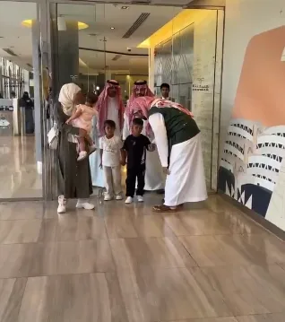 طبيب الأطفال الفلسطيني محمد حجازي: فقد بصره ونسعى لتقديم العلاج له طبيب الأطفال الفلسطيني محمد حجازي: فقد بصره ونسعى لتقديم العلاج له