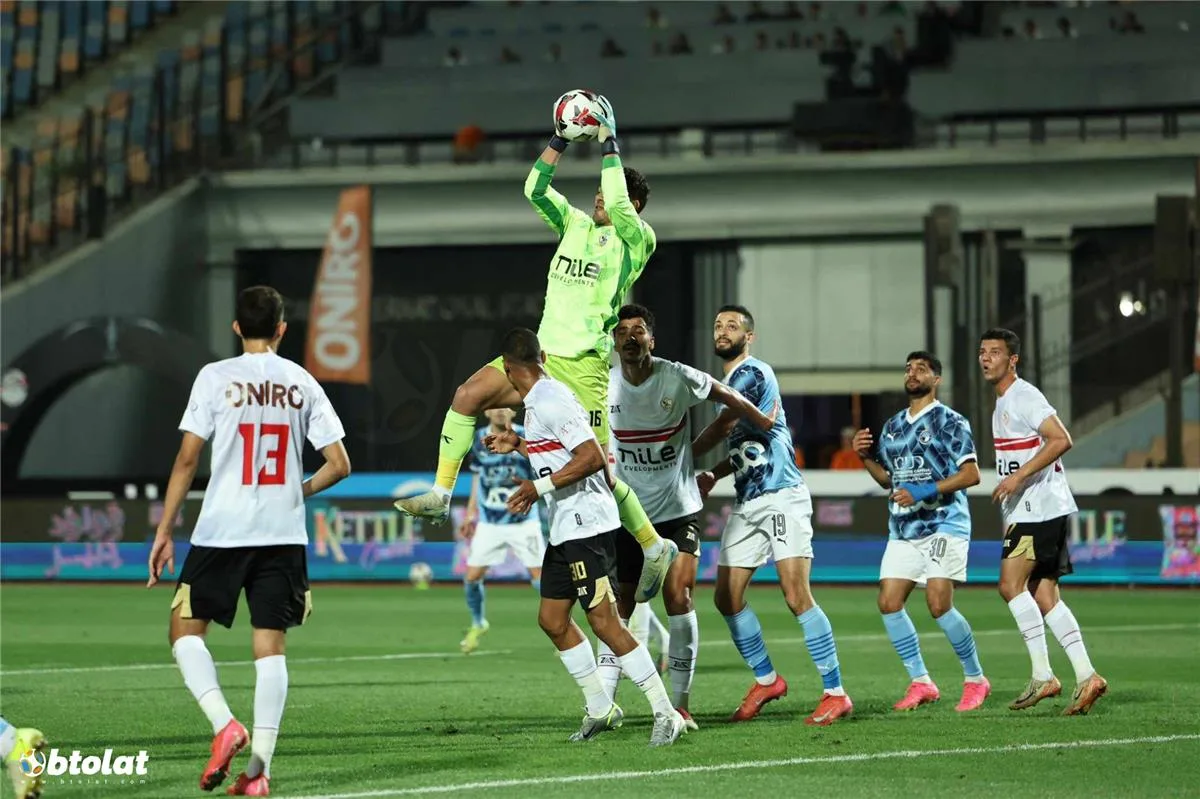 طبيب الزمالك يفسر سبب استبدال محمد صبحي ويصرح: اللاعبين كانوا مرهقين بشكل كبير. طبيب الزمالك يفسر سبب استبدال محمد صبحي ويصرح: اللاعبين كانوا مرهقين بشكل كبير.
