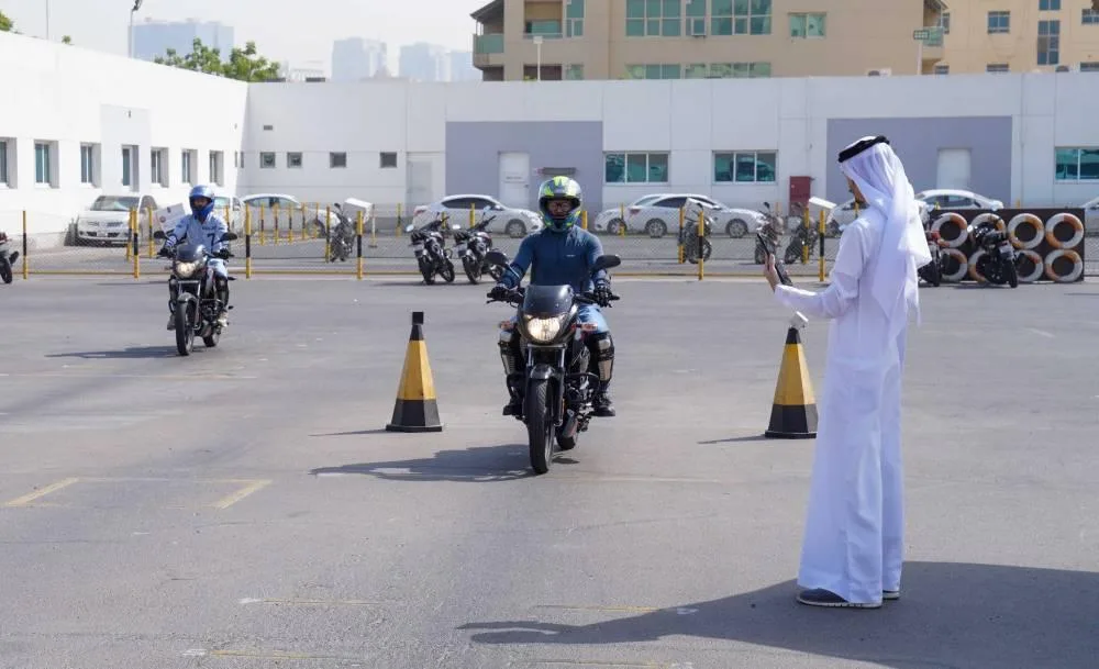 «طرق دبي» تطلق حملات تفتيشية لضمان الالتزام بمعايير منح رخص قيادة الدراجات النارية