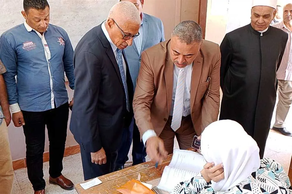 طلاب الثانوية الأزهرية في شمال سيناء يختبرون في اللغة الأجنبية الأولى طلاب الثانوية الأزهرية في شمال سيناء يختبرون في اللغة الأجنبية الأولى