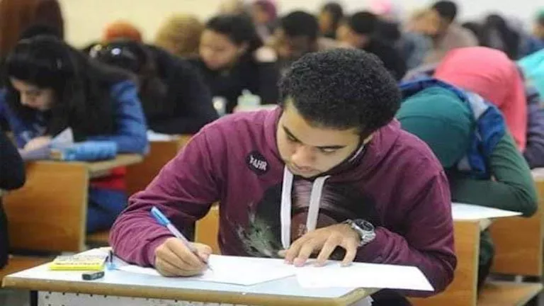 طلاب المرحلة الإعدادية يجرون امتحانات اللغة الإنجليزية والتربية الفنية في الإسماعيلية طلاب المرحلة الإعدادية يجرون امتحانات اللغة الإنجليزية والتربية الفنية في الإسماعيلية