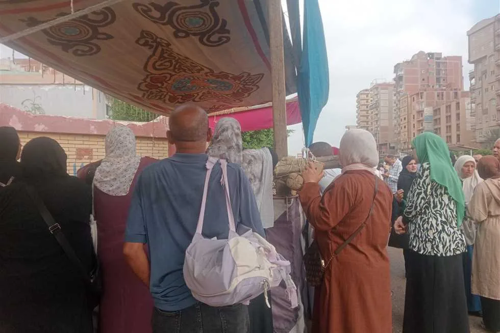 طلاب المرحلة الثانوية في الشرقية يقدمون اختبار اللغة الأجنبية الثانية. طلاب المرحلة الثانوية في الشرقية يقدمون اختبار اللغة الأجنبية الثانية.