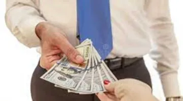 طليقي يعيش في مجتمع سكني ويتقاضى 250 ألفاً.. امرأة تقدم دعوى نفقة في محكمة الأسرة: يرفض دفع المصروفات لطفليه.